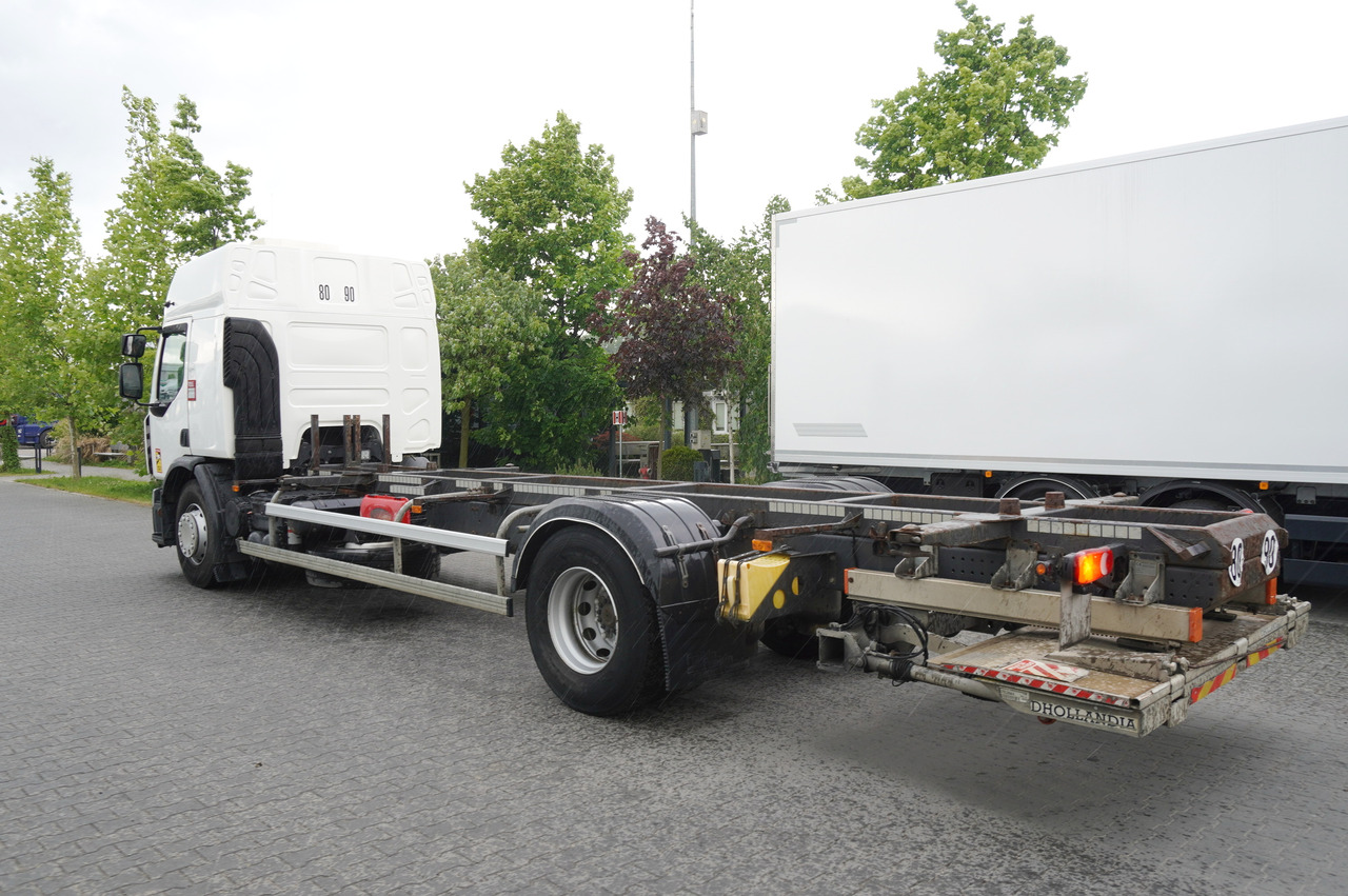 RENAULT D19 Wide Glob / BDF / load capacity 11t / 280 thousand km / tail lift - Kamion sa golom šasijom i zatvorenom kabinom: slika 3 RENAULT D19 Wide Glob / BDF / load capacity 11t / 280 thousand km / tail lift - Kamion sa golom šasijom i zatvorenom kabinom: slika 3