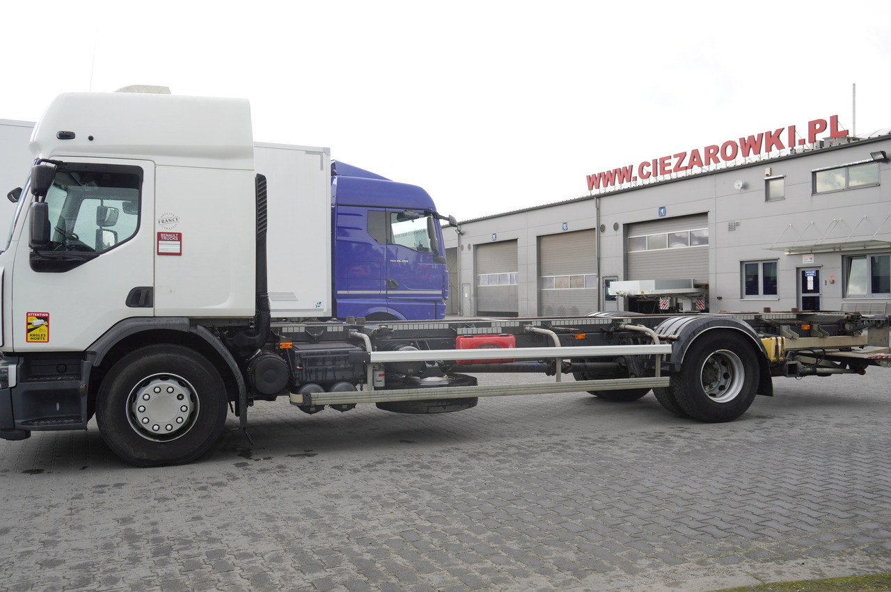 RENAULT D19 Wide Glob / BDF / load capacity 11t / 280 thousand km / tail lift - Kamion sa golom šasijom i zatvorenom kabinom: slika 4 RENAULT D19 Wide Glob / BDF / load capacity 11t / 280 thousand km / tail lift - Kamion sa golom šasijom i zatvorenom kabinom: slika 4