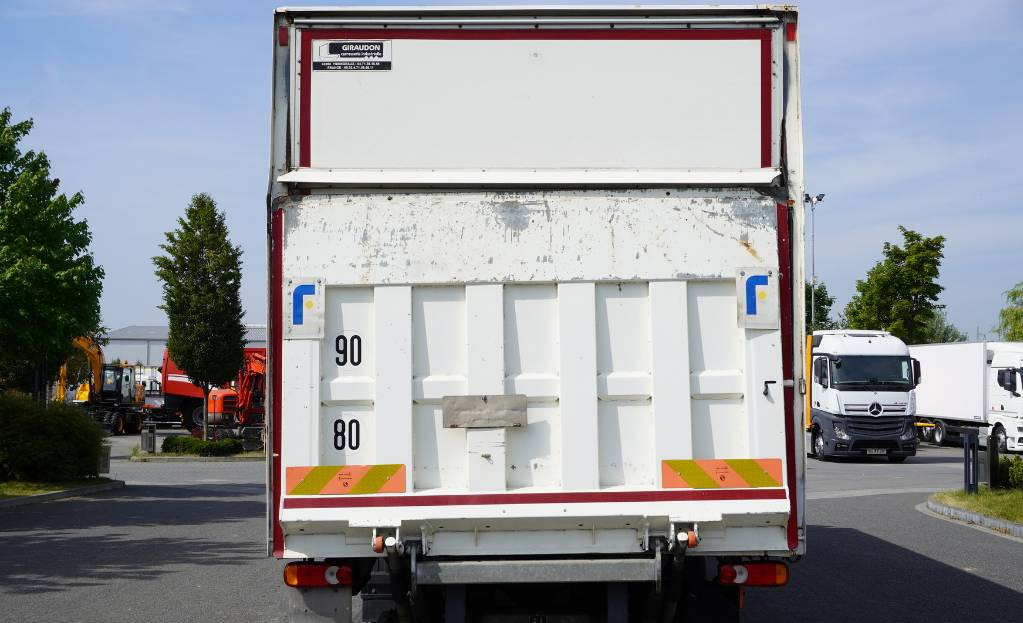 RENAULT Renault D12 E6 / Container 18 pallets / Lift - Kamion sa zatvorenim sandukom: slika 4 RENAULT Renault D12 E6 / Container 18 pallets / Lift - Kamion sa zatvorenim sandukom: slika 4