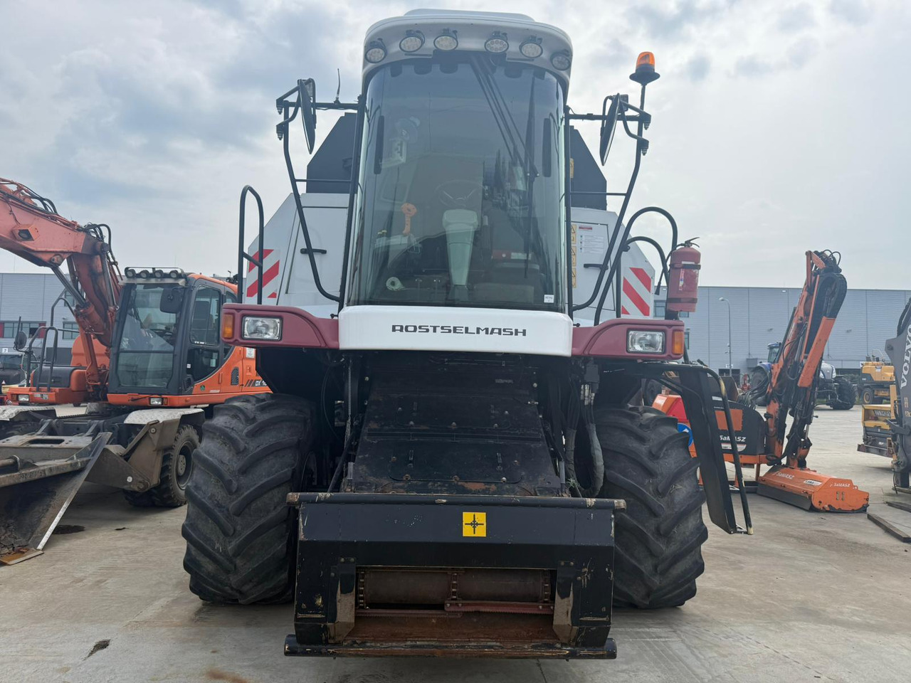 ROSTSELMASH VECTOR 425 RSM-101 grain harvester + Header 5 m + rapeseed harvesting extension / 2300 MTH - Kombinovani kombajn: slika 5 ROSTSELMASH VECTOR 425 RSM-101 grain harvester + Header 5 m + rapeseed harvesting extension / 2300 MTH - Kombinovani kombajn: slika 5