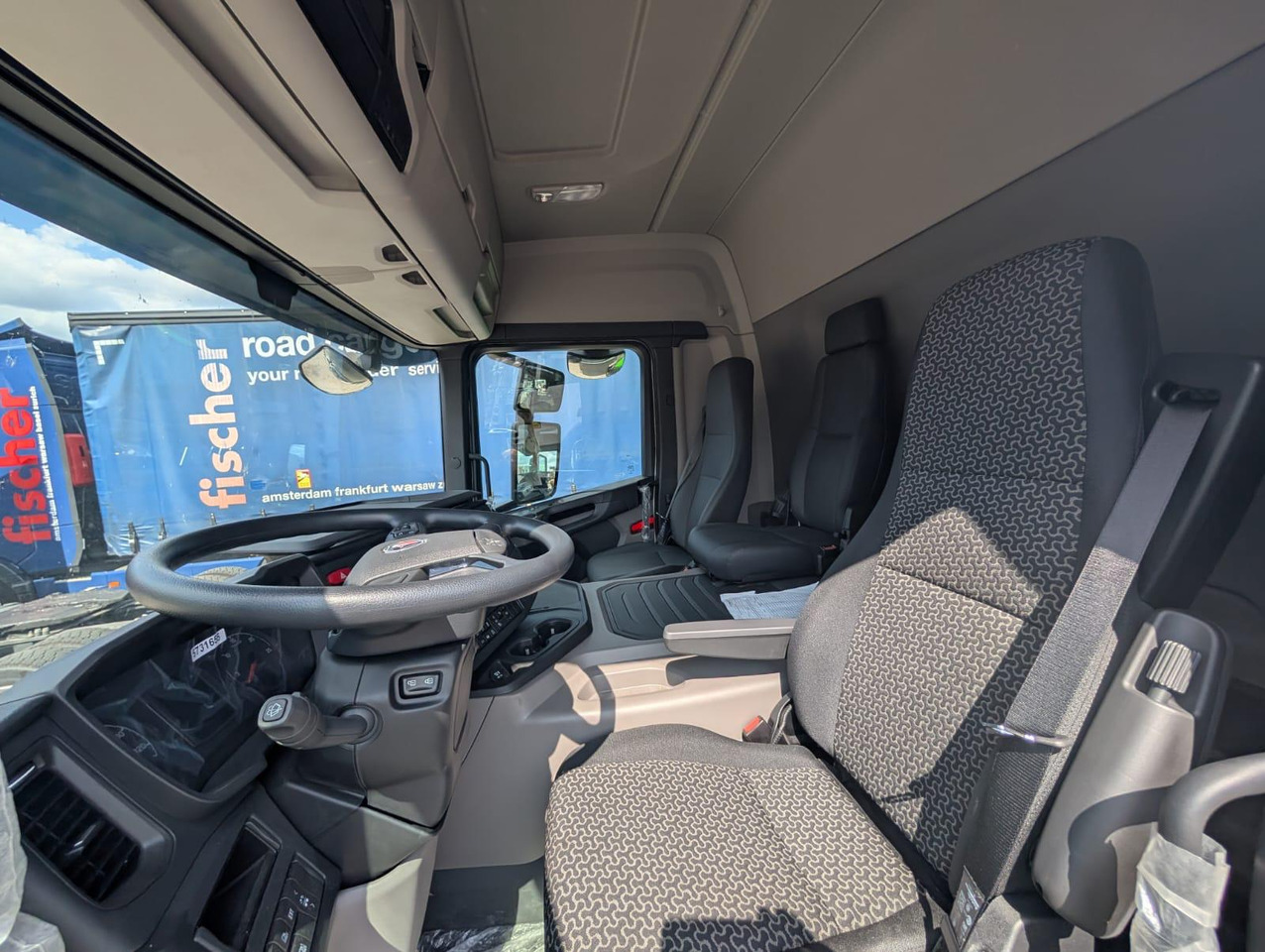 SCANIA P 340 B6x2*4NA / chassis frame / steering axle / CNG / large cab / 8 units - Kamion sa golom šasijom i zatvorenom kabinom: slika 5 SCANIA P 340 B6x2*4NA / chassis frame / steering axle / CNG / large cab / 8 units - Kamion sa golom šasijom i zatvorenom kabinom: slika 5