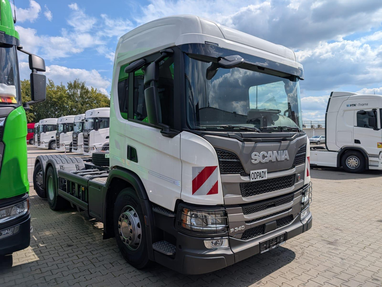 SCANIA P 340 B6x2*4NA / chassis frame / steering axle / CNG / large cab / 8 units - Kamion za smeće: slika 2 SCANIA P 340 B6x2*4NA / chassis frame / steering axle / CNG / large cab / 8 units - Kamion za smeće: slika 2