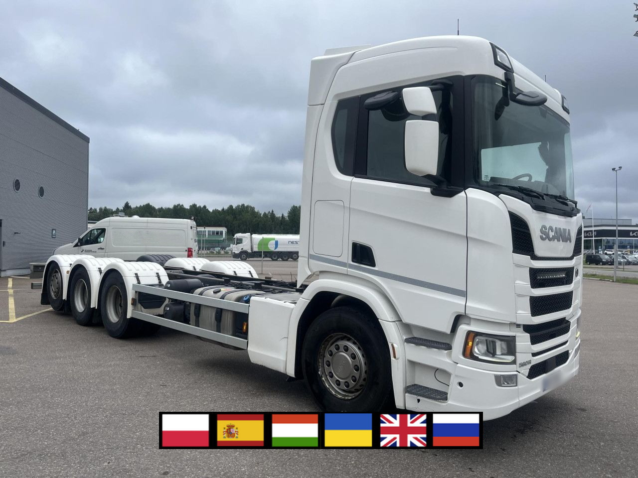 SCANIA R560 B8x4*4 / Chassis / sleeper cab / Power take-off - Kamion sa golom šasijom i zatvorenom kabinom: slika 1 SCANIA R560 B8x4*4 / Chassis / sleeper cab / Power take-off - Kamion sa golom šasijom i zatvorenom kabinom: slika 1