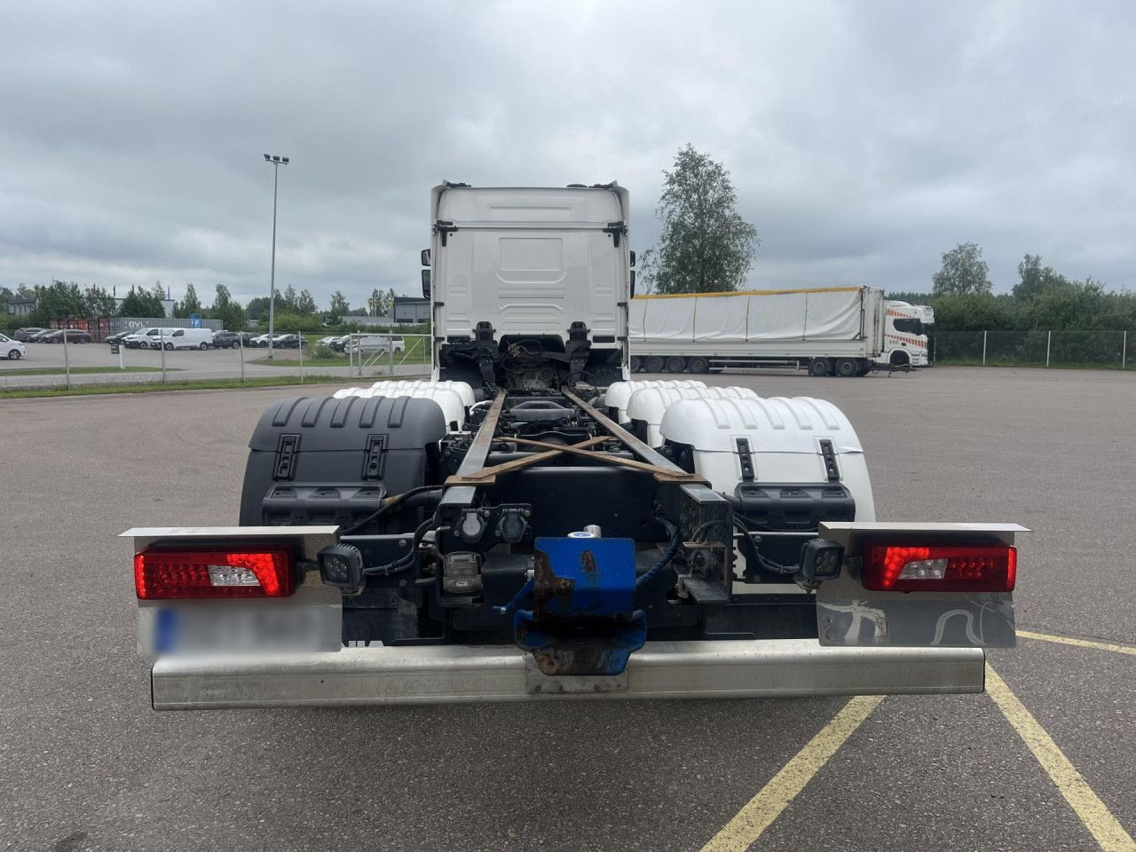 SCANIA R560 B8x4*4 / Chassis / sleeper cab / Power take-off - Kamion sa golom šasijom i zatvorenom kabinom: slika 5 SCANIA R560 B8x4*4 / Chassis / sleeper cab / Power take-off - Kamion sa golom šasijom i zatvorenom kabinom: slika 5