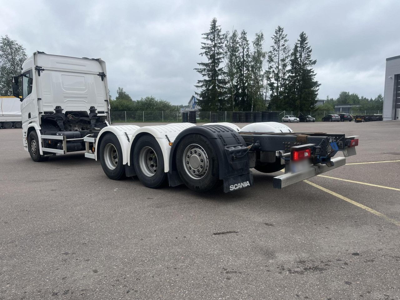 SCANIA R560 B8x4*4 / Chassis / sleeper cab / Power take-off - Kamion sa dizalicom: slika 2 SCANIA R560 B8x4*4 / Chassis / sleeper cab / Power take-off - Kamion sa dizalicom: slika 2