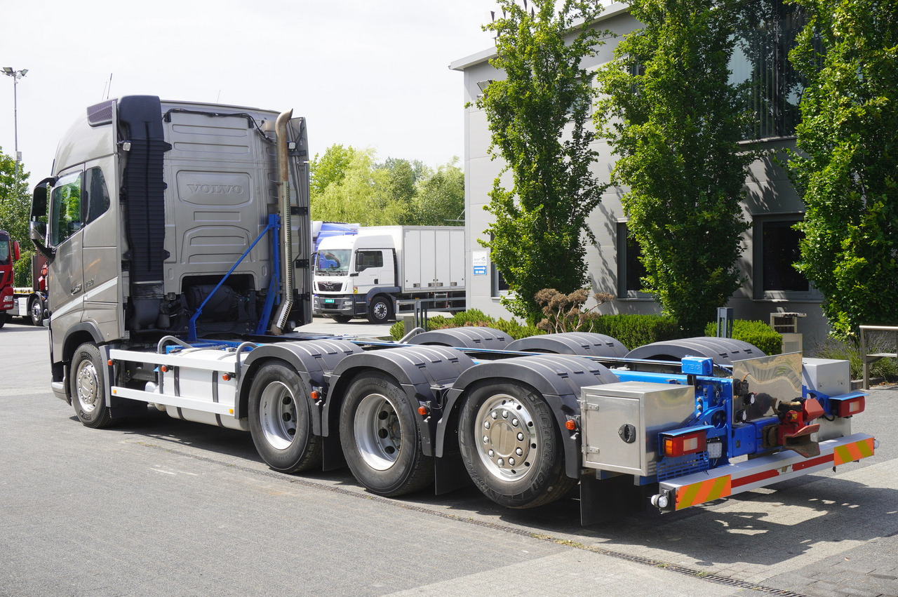 VOLVO Volvo FH16 750 8x4x4 / 750 HP! / Frame 685 cm / Steered 4th axle - Kamion sa dizalicom: slika 4 VOLVO Volvo FH16 750 8x4x4 / 750 HP! / Frame 685 cm / Steered 4th axle - Kamion sa dizalicom: slika 4