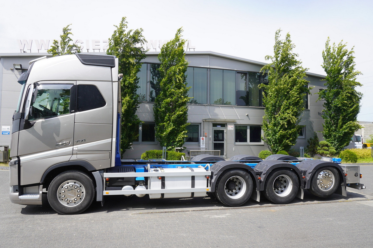 VOLVO Volvo FH16 750 8x4x4 / 750 HP! / Frame 685 cm / Steered 4th axle - Kamion sa dizalicom: slika 3 VOLVO Volvo FH16 750 8x4x4 / 750 HP! / Frame 685 cm / Steered 4th axle - Kamion sa dizalicom: slika 3