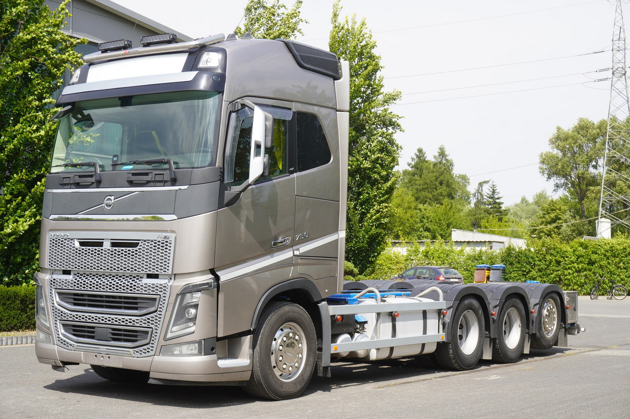VOLVO Volvo FH16 750 8x4x4 / 750 HP! / Frame 685 cm / Steered 4th axle - Kamion sa dizalicom: slika 2 VOLVO Volvo FH16 750 8x4x4 / 750 HP! / Frame 685 cm / Steered 4th axle - Kamion sa dizalicom: slika 2