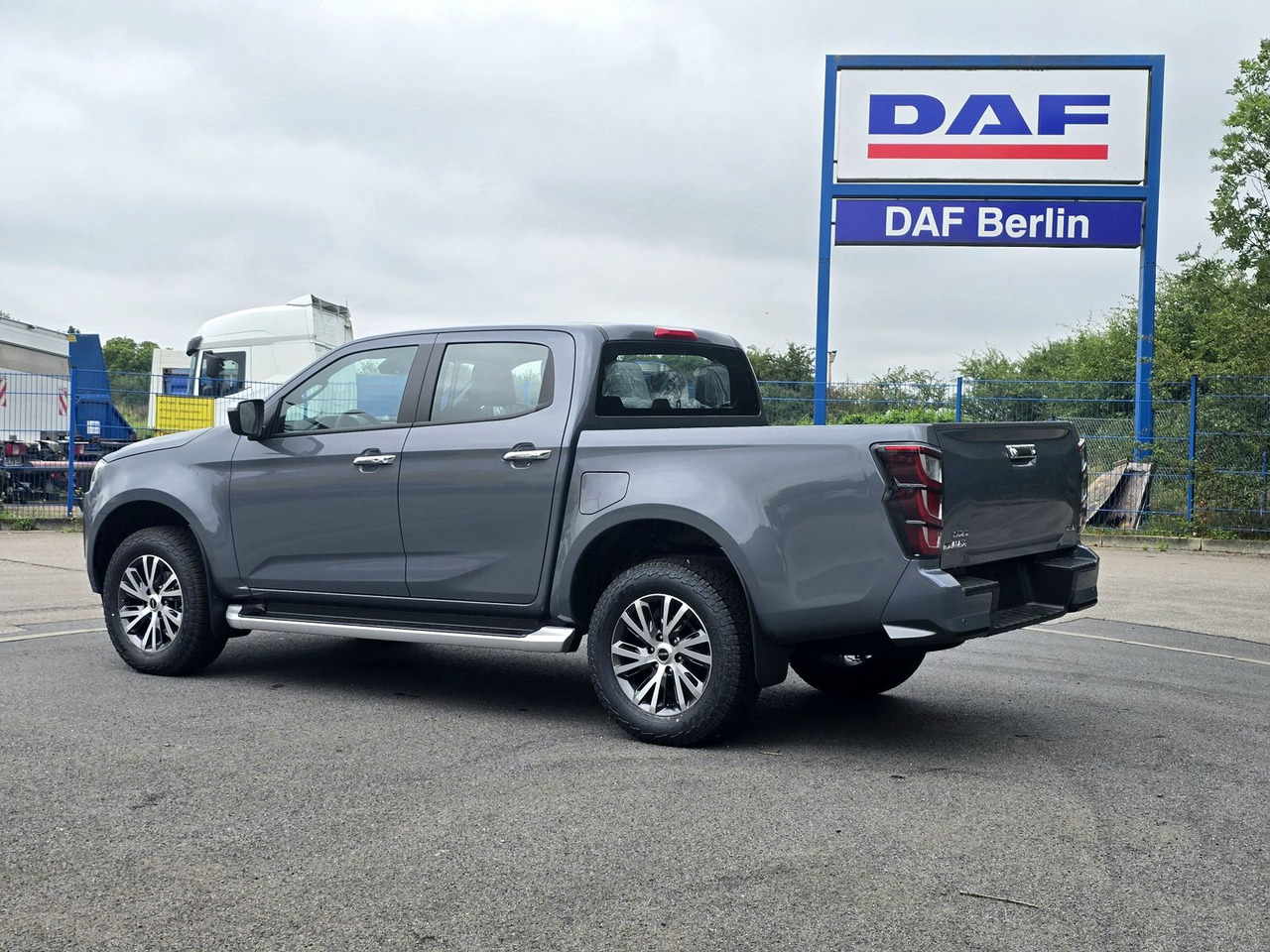 Isuzu D-Max 25er LSE mit Ladeflächenausspritzung - SUVSUV: slika 4 Isuzu D-Max 25er LSE mit Ladeflächenausspritzung - SUVSUV: slika 4