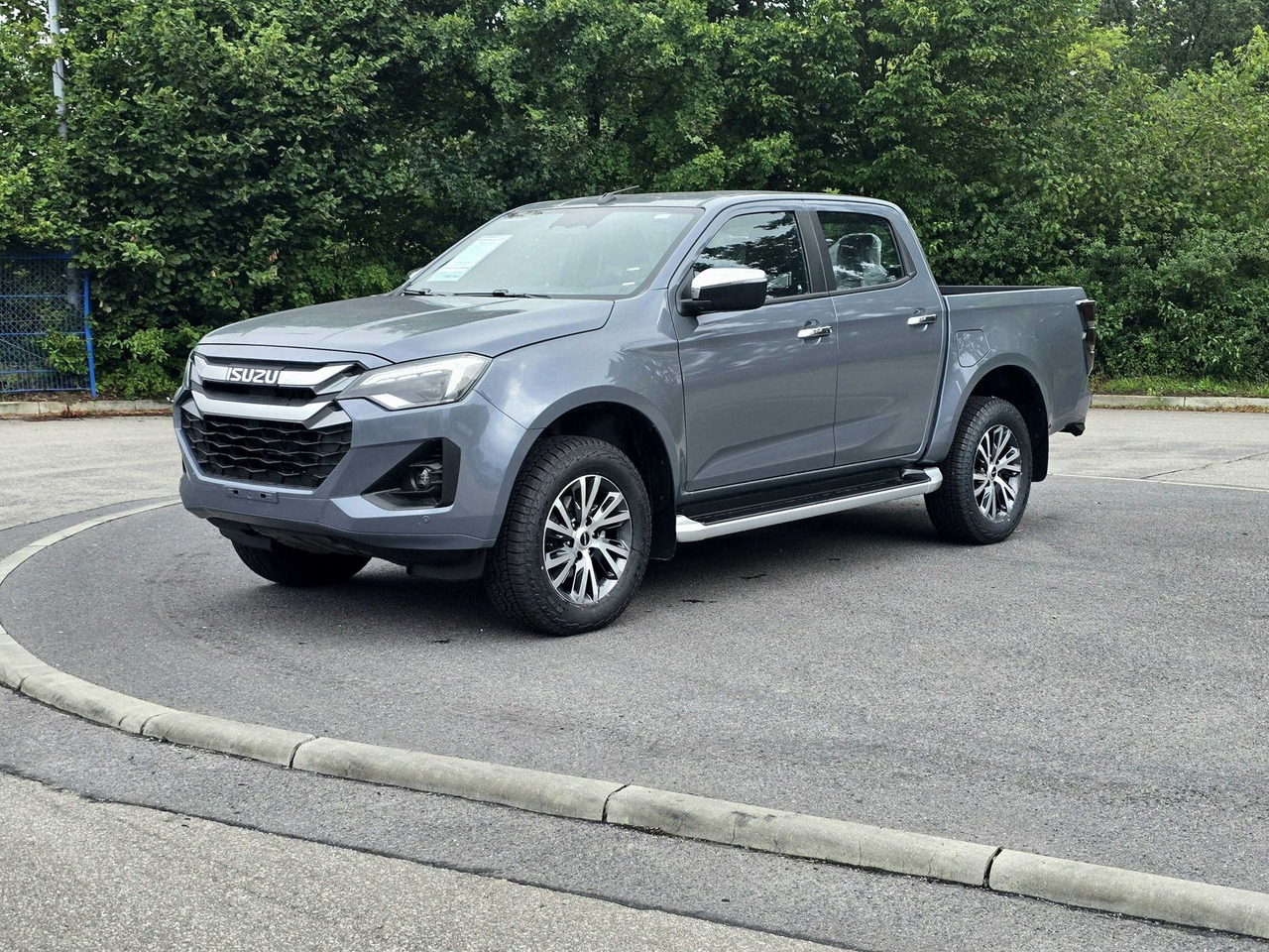 Isuzu D-Max 25er LSE mit Ladeflächenausspritzung - SUVSUV: slika 1 Isuzu D-Max 25er LSE mit Ladeflächenausspritzung - SUVSUV: slika 1