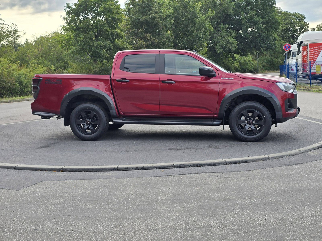 Isuzu D-Max V-Cross im Vorlauf 25er Modell - SUVSUV: slika 4 Isuzu D-Max V-Cross im Vorlauf 25er Modell - SUVSUV: slika 4
