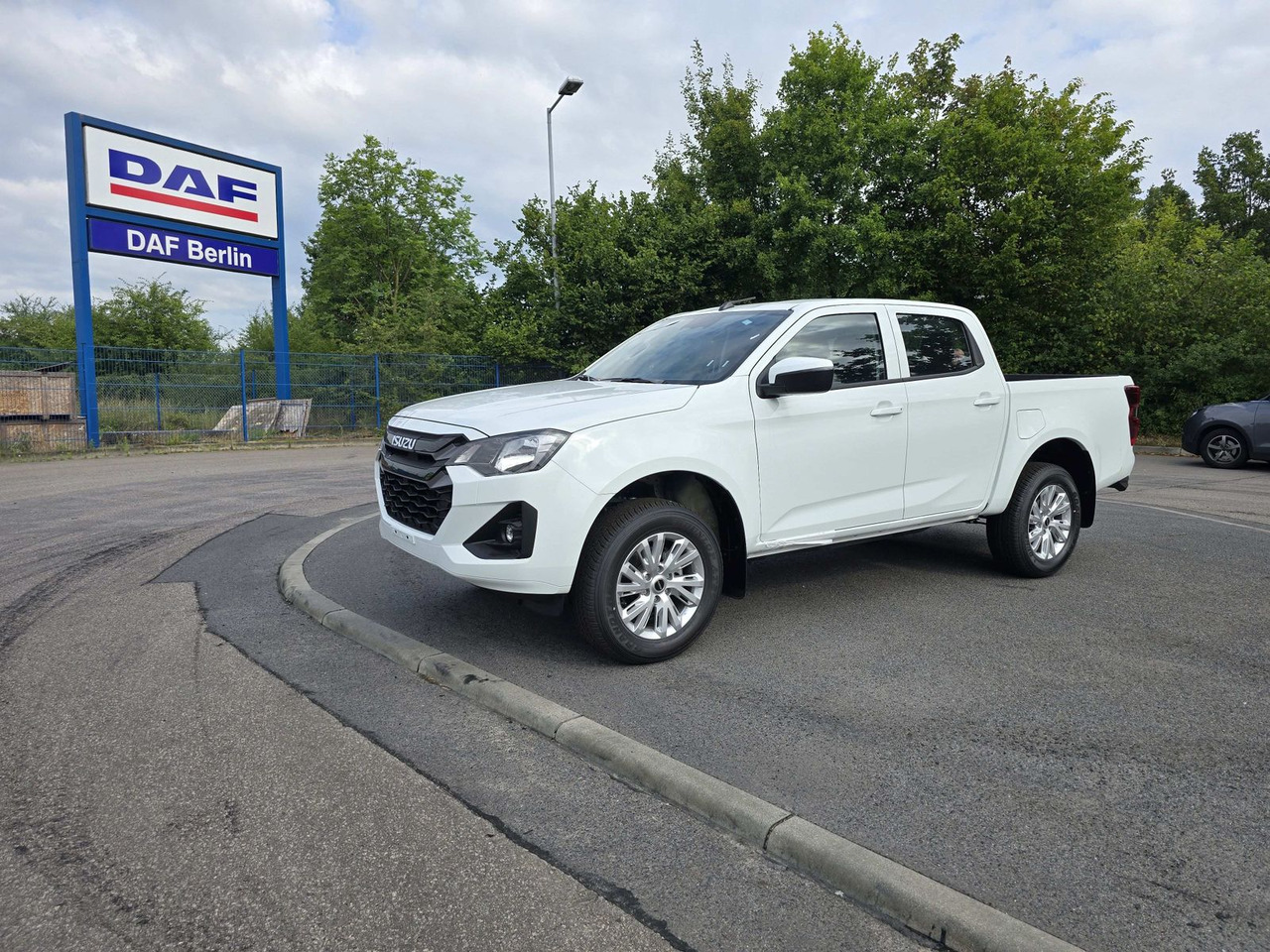 Isuzu PICK UP LS inkl. Ladeflächenausspritzung, 25er M - SUVSUV: slika 2 Isuzu PICK UP LS inkl. Ladeflächenausspritzung, 25er M - SUVSUV: slika 2