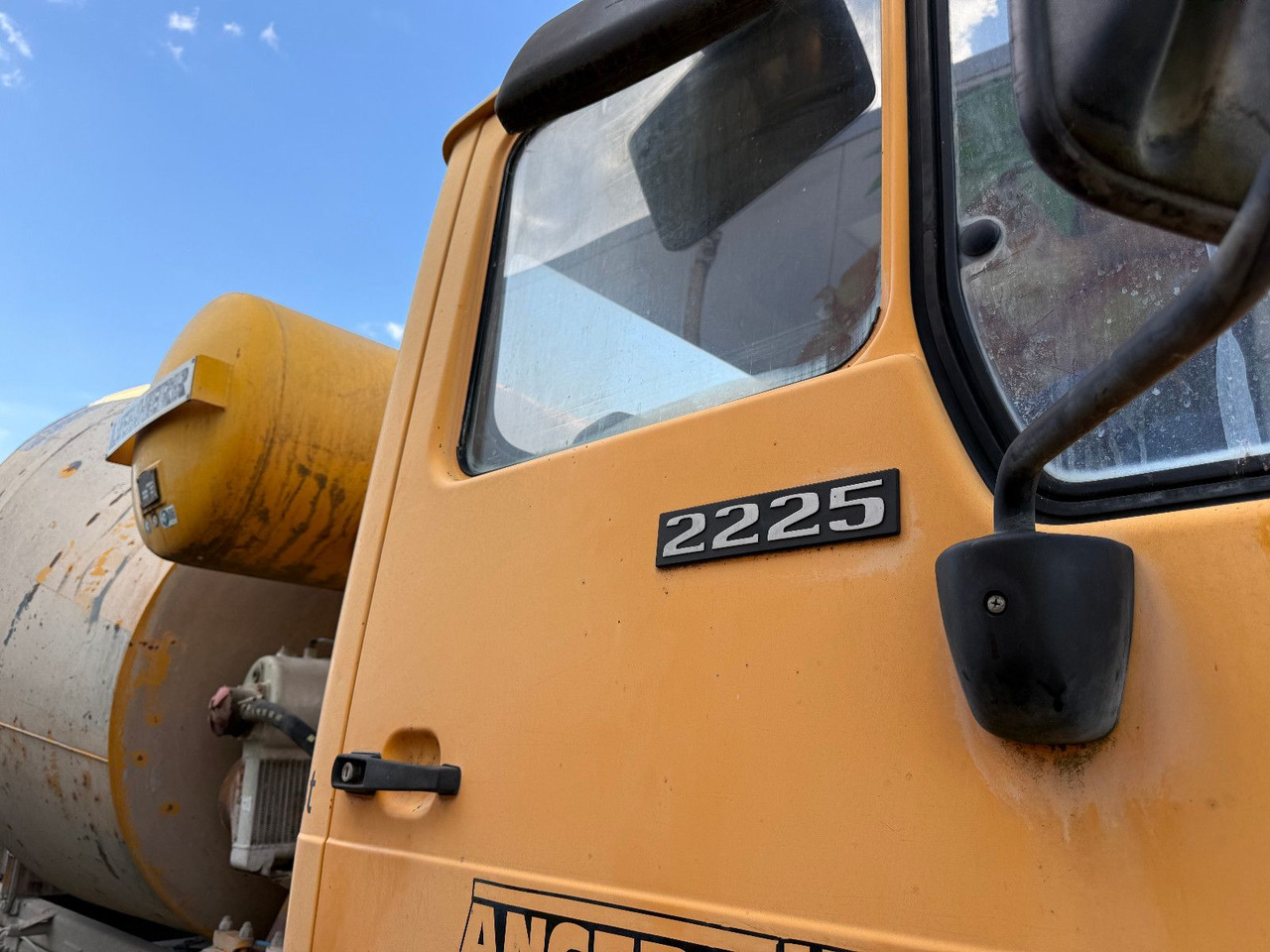 Mercedes-Benz 2225 - 6X4 - Mikser za beton: slika 5 Mercedes-Benz 2225 - 6X4 - Mikser za beton: slika 5
