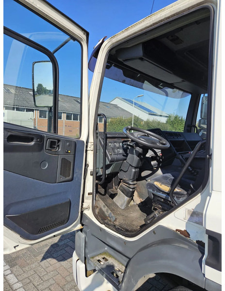 DAF CF 65 Euro 2 Manual - Kamion sa zatvorenim sandukom: slika 5 DAF CF 65 Euro 2 Manual - Kamion sa zatvorenim sandukom: slika 5
