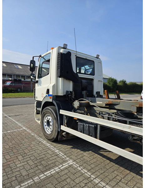 DAF CF 85 360 Manual 10 Tyres - Kamion sa golom šasijom i zatvorenom kabinom: slika 5 DAF CF 85 360 Manual 10 Tyres - Kamion sa golom šasijom i zatvorenom kabinom: slika 5