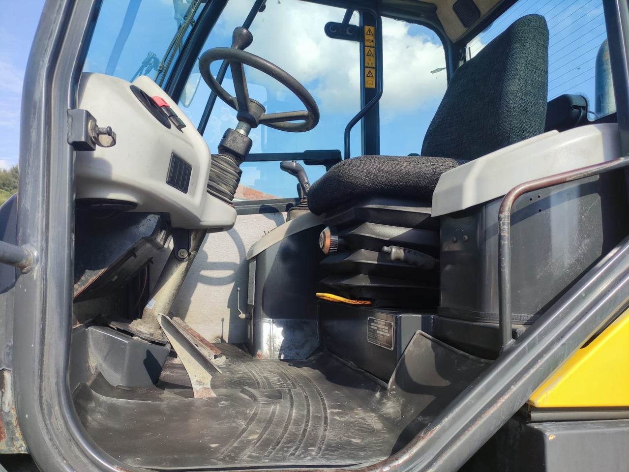 KOMATSU WA80-5 - Utovarivač točkaš: slika 5 KOMATSU WA80-5 - Utovarivač točkaš: slika 5