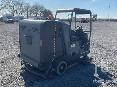 KAECHER B300 RI Ride-On Industrial Vacuum - Industrijski usisivač: slika 3 KAECHER B300 RI Ride-On Industrial Vacuum - Industrijski usisivač: slika 3