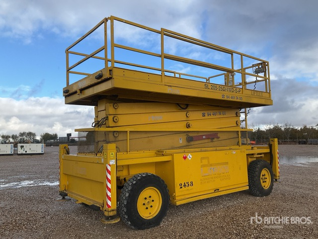 2000 Liftlux SL205-25D 4x4 4WDS/P Scissor Lift - Lift u obliku makaza: slika 2 2000 Liftlux SL205-25D 4x4 4WDS/P Scissor Lift - Lift u obliku makaza: slika 2