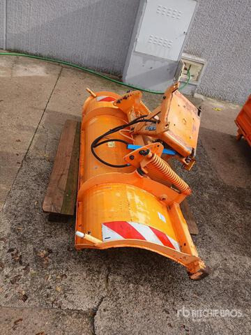 2004 Ausa M250DH X4 4x4 Snow Plow Truck - Vozilo za čišćenje snega: slika 3 2004 Ausa M250DH X4 4x4 Snow Plow Truck - Vozilo za čišćenje snega: slika 3