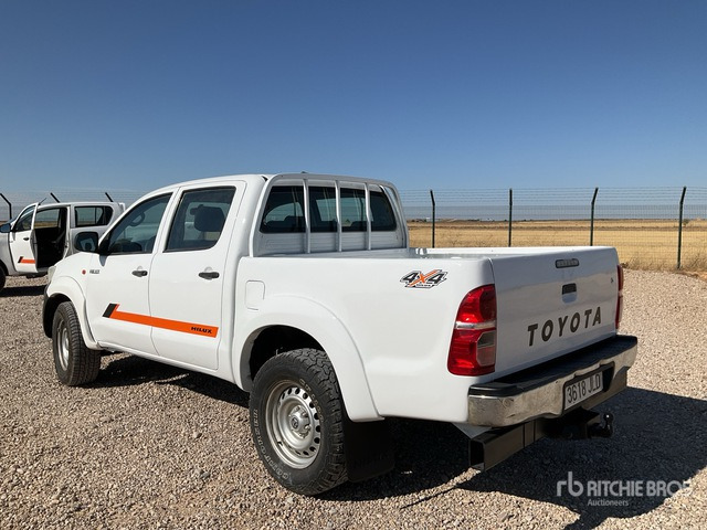 2015 Toyota Hilux 4x4 Crew Cab Pickup - Pikap: slika 3 2015 Toyota Hilux 4x4 Crew Cab Pickup - Pikap: slika 3