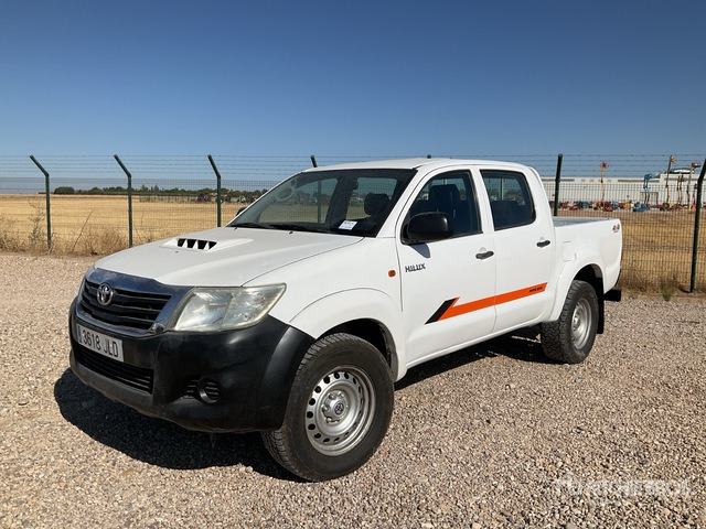 2015 Toyota Hilux 4x4 Crew Cab Pickup - Pikap: slika 2 2015 Toyota Hilux 4x4 Crew Cab Pickup - Pikap: slika 2