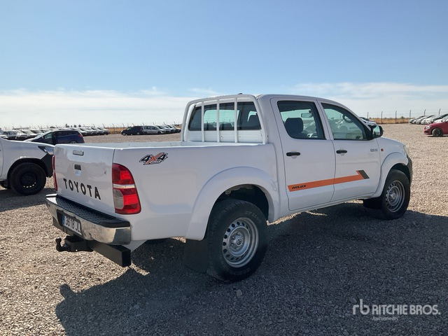 2015 Toyota Hilux 4x4 Crew Cab Pickup - Pikap: slika 4 2015 Toyota Hilux 4x4 Crew Cab Pickup - Pikap: slika 4