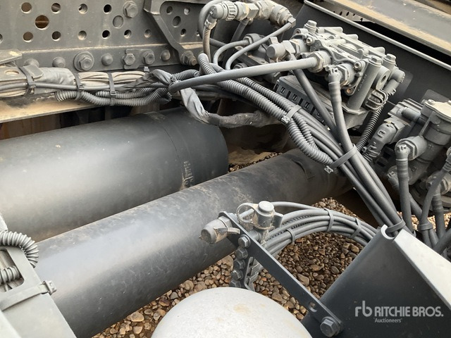 2015 Mercedes-Benz Actros 1845LS 4x2 S/A Sleeper Truck Tractor - Tegljač: slika 5 2015 Mercedes-Benz Actros 1845LS 4x2 S/A Sleeper Truck Tractor - Tegljač: slika 5