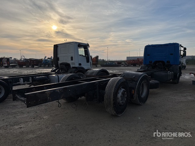 2000 Scania 310 Cab and Chassis - Kamion sa golom šasijom i zatvorenom kabinom: slika 3 2000 Scania 310 Cab and Chassis - Kamion sa golom šasijom i zatvorenom kabinom: slika 3