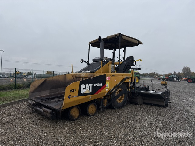 2010 Cat AP600D Wheel Asphalt Paver - Asfaltni finišer: slika 2 2010 Cat AP600D Wheel Asphalt Paver - Asfaltni finišer: slika 2