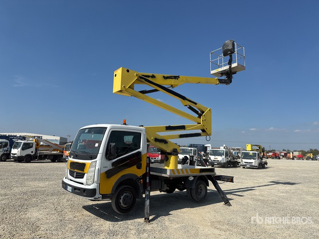 2011 Renault Maxity 110Dxi 2011 Socage DA320 20 m on Bucket Truck - Vazdušna platforma montirana na kamion: slika 2 2011 Renault Maxity 110Dxi 2011 Socage DA320 20 m on Bucket Truck - Vazdušna platforma montirana na kamion: slika 2
