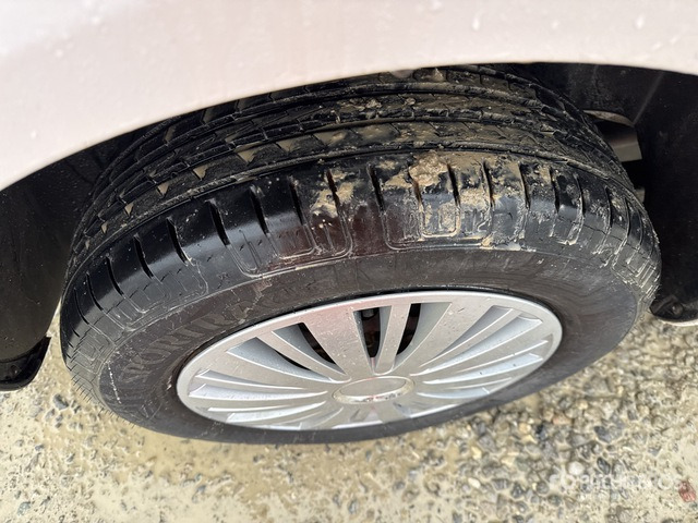 2011 Volkswagen Caddy CNG Van Truck - Kamion sa zatvorenim sandukom: slika 5 2011 Volkswagen Caddy CNG Van Truck - Kamion sa zatvorenim sandukom: slika 5