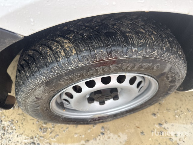 2011 Volkswagen Caddy CNG Van Truck - Kamion sa zatvorenim sandukom: slika 5 2011 Volkswagen Caddy CNG Van Truck - Kamion sa zatvorenim sandukom: slika 5