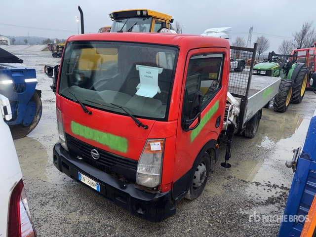 2013 Nissan Cabstar 35.12 (Inoperable) Flatbed Truck with Crane - Kamion sa tovarnim sandukom: slika 2 2013 Nissan Cabstar 35.12 (Inoperable) Flatbed Truck with Crane - Kamion sa tovarnim sandukom: slika 2