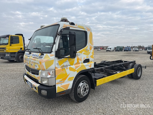 2015 Mitsubishi Fuso Canter 4x2 Cab and Chassis - Kamion sa golom šasijom i zatvorenom kabinom: slika 1 2015 Mitsubishi Fuso Canter 4x2 Cab and Chassis - Kamion sa golom šasijom i zatvorenom kabinom: slika 1