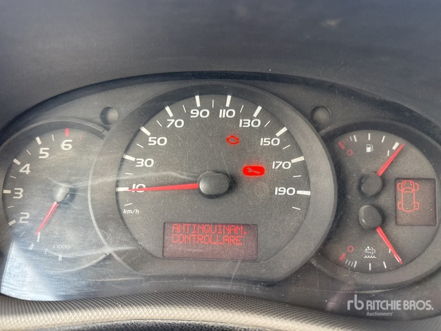 2017 Nissan NV400 Crew Cab Flatbed Truck - Kamion sa tovarnim sandukom: slika 3 2017 Nissan NV400 Crew Cab Flatbed Truck - Kamion sa tovarnim sandukom: slika 3