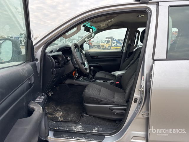 2019 Toyota Hilux Crew Cab Pickup - Pikap: slika 4 2019 Toyota Hilux Crew Cab Pickup - Pikap: slika 4