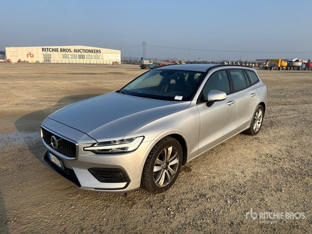 2021 Volvo V60 SW B4 D AUTOM. MOMENTUM BUSINESS Station Wagon - Karavan: slika 2 2021 Volvo V60 SW B4 D AUTOM. MOMENTUM BUSINESS Station Wagon - Karavan: slika 2