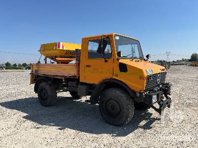 MERCEDES-BENZ UNIMOG 4x4 Salt Spreader - Kamion: slika 4 MERCEDES-BENZ UNIMOG 4x4 Salt Spreader - Kamion: slika 4
