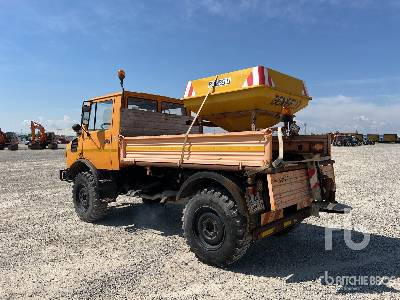 MERCEDES-BENZ UNIMOG 4x4 Salt Spreader - Kamion: slika 2 MERCEDES-BENZ UNIMOG 4x4 Salt Spreader - Kamion: slika 2