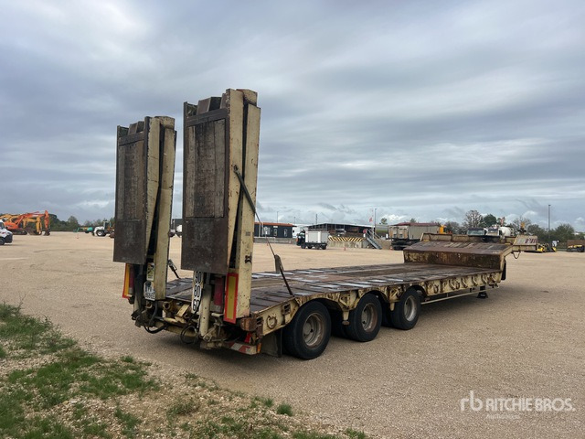 2004 Castera 3SS34T Tri/A Semi-Remorque Porte-Engin ... Lowboy Trailer - Niska poluprikolica za prevoz: slika 4 2004 Castera 3SS34T Tri/A Semi-Remorque Porte-Engin ... Lowboy Trailer - Niska poluprikolica za prevoz: slika 4