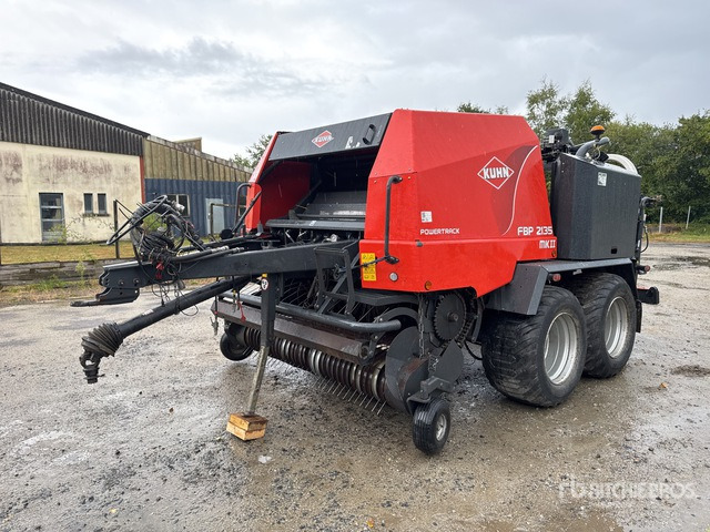 2015 Kuhn FBP 2135 MKII PowerTrack Enrubanneuse T/A Combination Baler Wrapper - Tarup/ Mulčer: slika 1 2015 Kuhn FBP 2135 MKII PowerTrack Enrubanneuse T/A Combination Baler Wrapper - Tarup/ Mulčer: slika 1