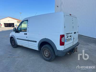 FORD TRANSIT Camion Fourgon - Kamion sa zatvorenim sandukom: slika 2 FORD TRANSIT Camion Fourgon - Kamion sa zatvorenim sandukom: slika 2