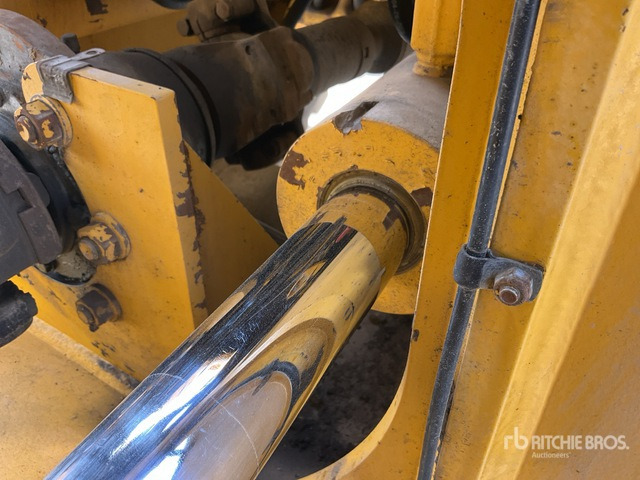 2004 Komatsu WA500-3 - Utovarivač točkaš: slika 5 2004 Komatsu WA500-3 - Utovarivač točkaš: slika 5