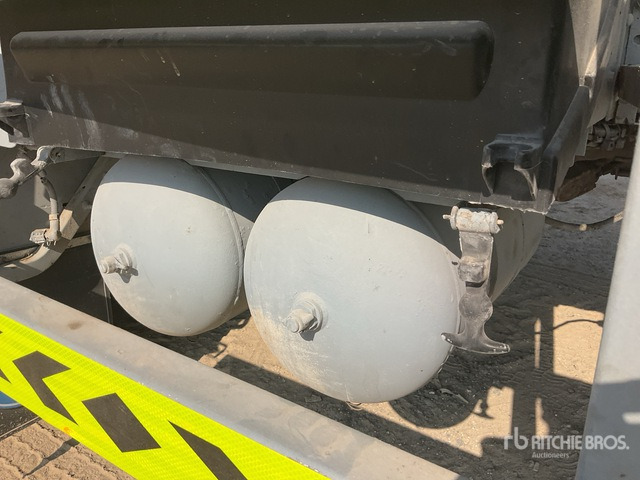 2005 Volvo FM12-380 6x4 T/A Dump Truck - Istovarivač: slika 4 2005 Volvo FM12-380 6x4 T/A Dump Truck - Istovarivač: slika 4