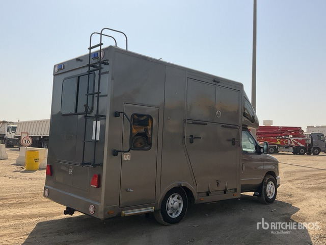 2008 Ford F-350 4x2 Horse Transporting Truck :Misc. Truck - Kamioni za prevoz konja: slika 4 2008 Ford F-350 4x2 Horse Transporting Truck :Misc. Truck - Kamioni za prevoz konja: slika 4