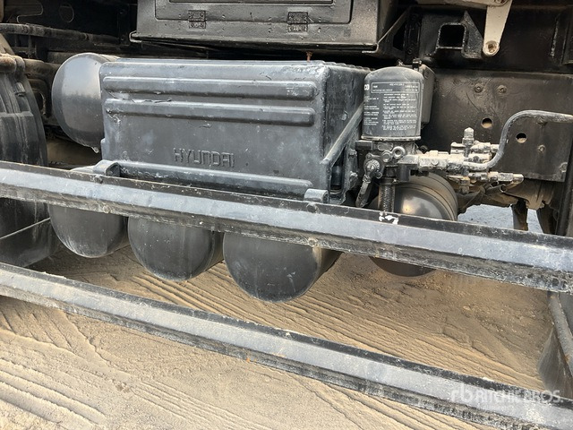 2014 Hyundai HD370 8x4 Twin-Steer Tri/A Dump Truck - Istovarivač: slika 4 2014 Hyundai HD370 8x4 Twin-Steer Tri/A Dump Truck - Istovarivač: slika 4