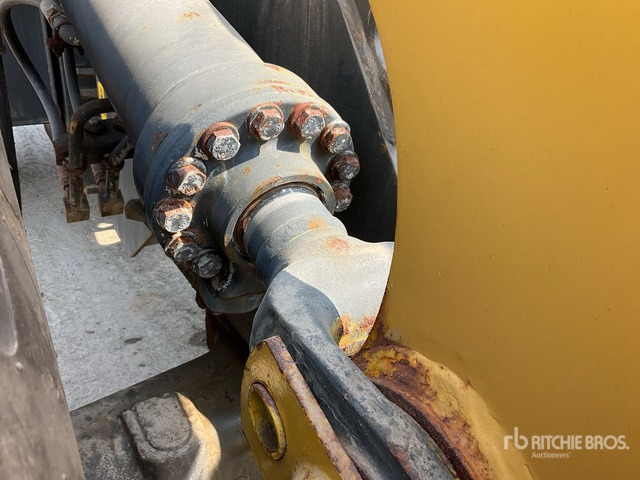 2014 Komatsu WA320-5 - Utovarivač točkaš: slika 5 2014 Komatsu WA320-5 - Utovarivač točkaš: slika 5