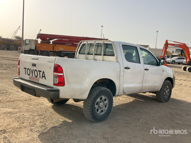 2014 Toyota Hilux 4x4 Crew Cab Pickup - Pikap: slika 3 2014 Toyota Hilux 4x4 Crew Cab Pickup - Pikap: slika 3