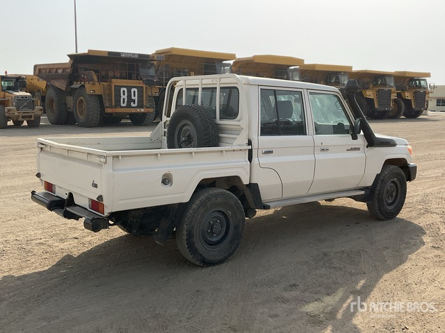 2016 Toyota Land Cruiser 79L 4x4 Crew Cab Pickup - Pikap: slika 4 2016 Toyota Land Cruiser 79L 4x4 Crew Cab Pickup - Pikap: slika 4