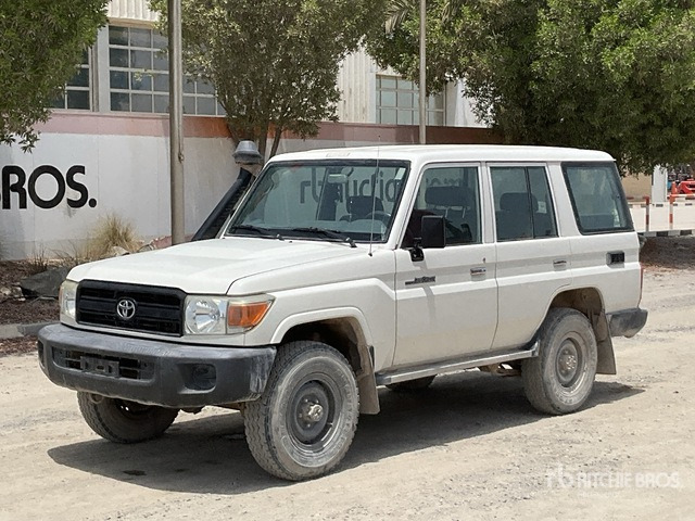 2018 Toyota Land Cruiser 76L 4x4 SUV - SUVSUV: slika 2 2018 Toyota Land Cruiser 76L 4x4 SUV - SUVSUV: slika 2